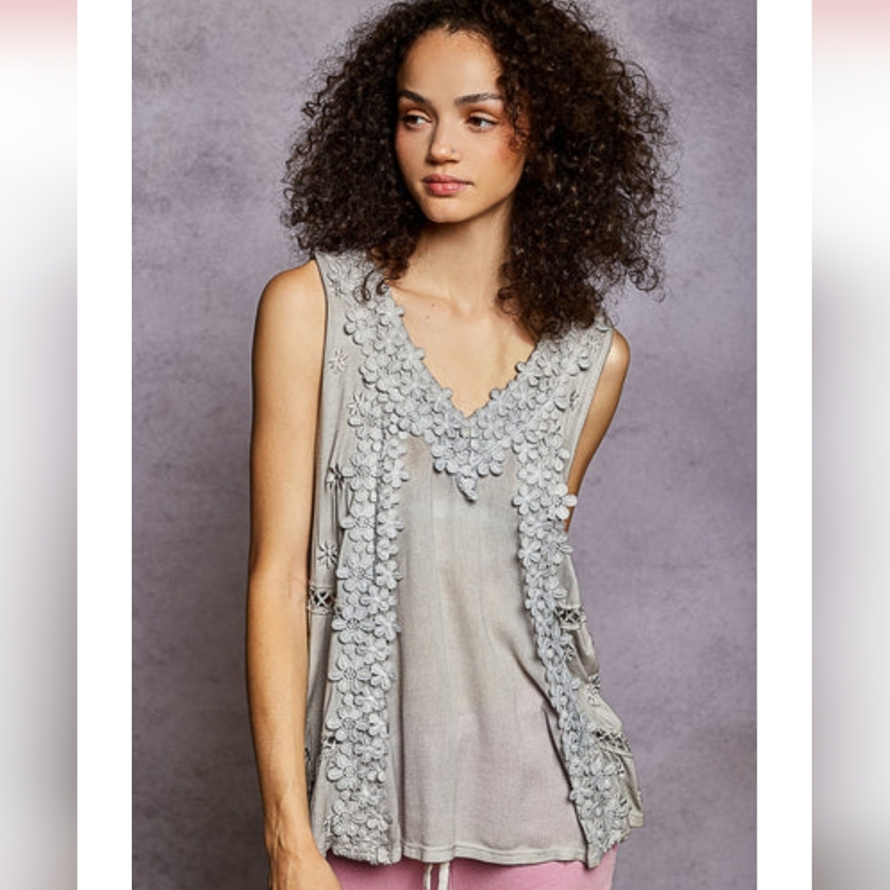 POL Crochet Lace Tank Top in Dove Grey